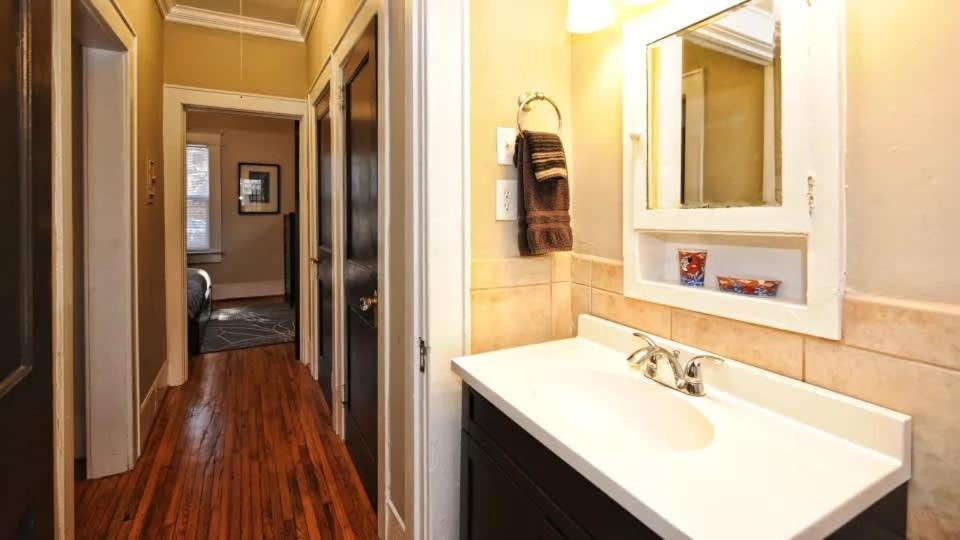 Chic 1 Bedroom Units Near Dilworth Holiday home